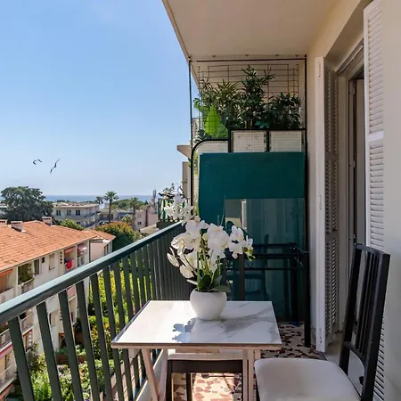 3 Pieces Bord De Apartment