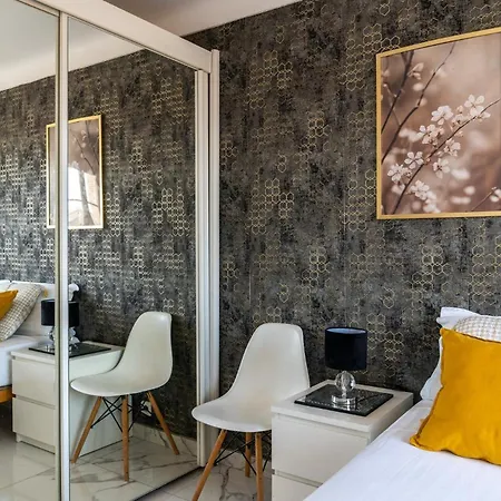 3 Pieces Bord De Apartment Nizza